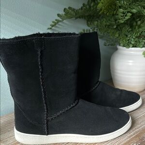 Uggs Women's Black Suede Mika Classic sneaker Booties size 8
